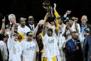夸梅-布朗：詹姆斯知道赶不上MJ了 就开始诋毁科比不该拿10年FMVP